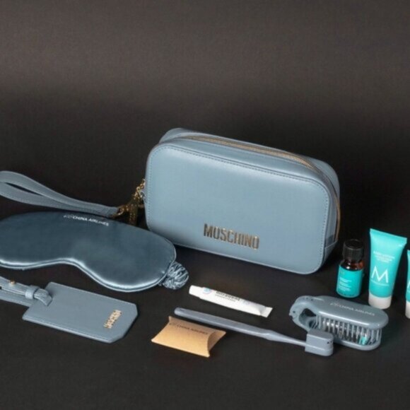 [New] China Airlines X Moschino Business Class Travel Set Amenity Kit - Picture 6 of 6
